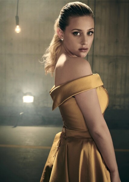 Lili Reinhart photo