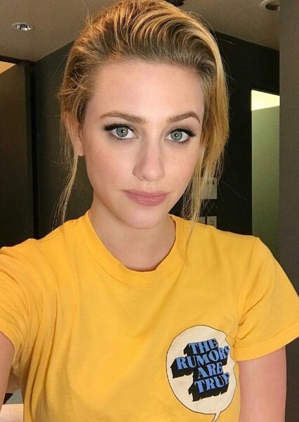 Lili Reinhart photo