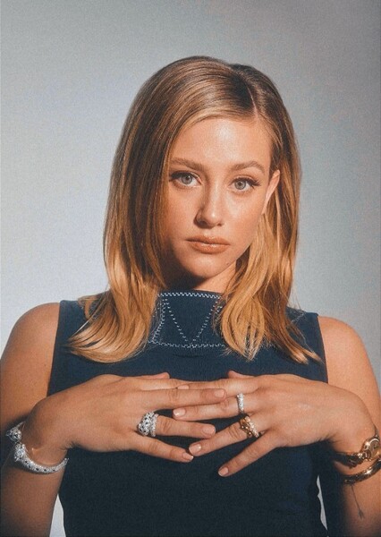 Lili Reinhart photo