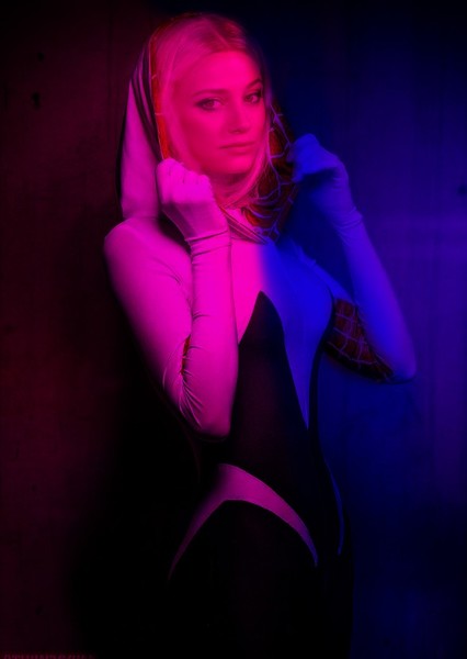 Lili Reinhart photo