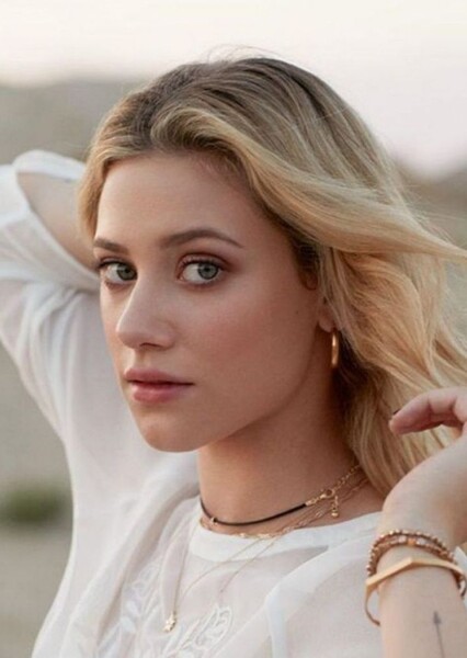 Lili Reinhart photo