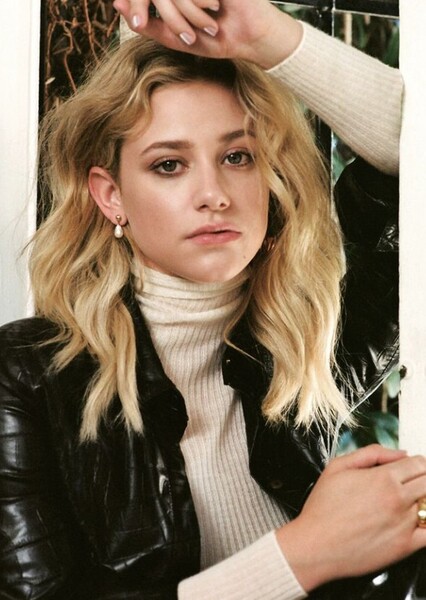 Lili Reinhart photo