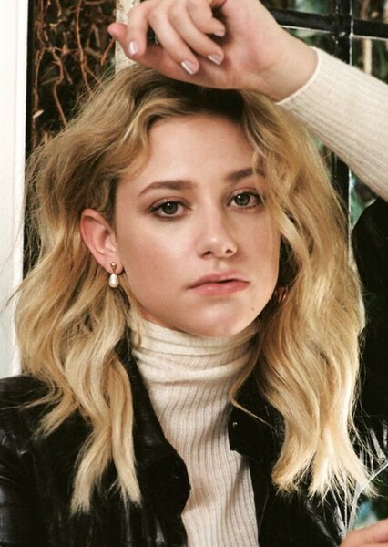 Lili Reinhart photo
