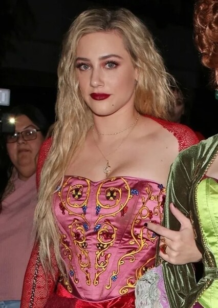 Lili Reinhart photo