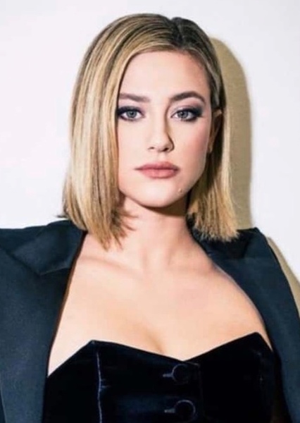 Lili Reinhart photo
