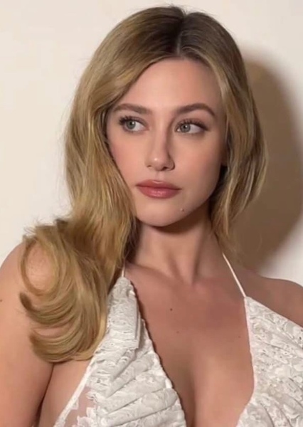 Lili Reinhart