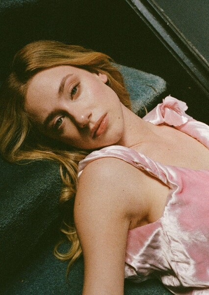 Lili Reinhart photo