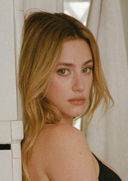 Lili Reinhart photo