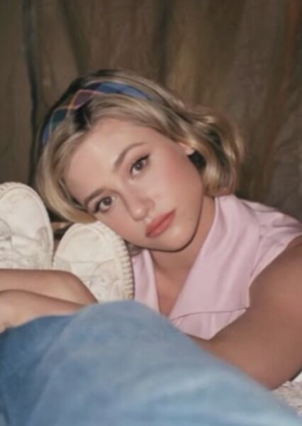 Lili Reinhart