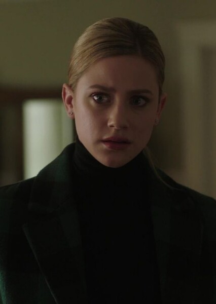 Lili Reinhart photo