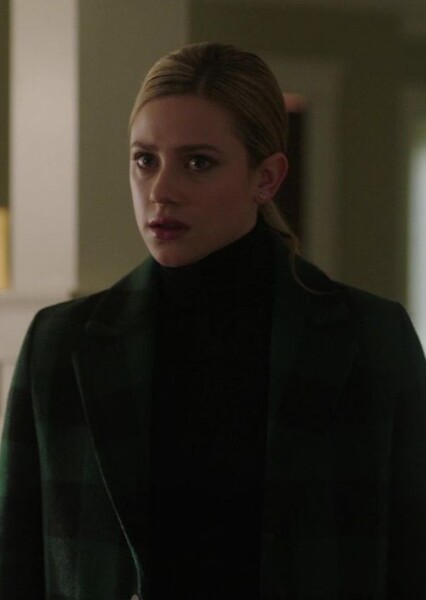 Lili Reinhart photo