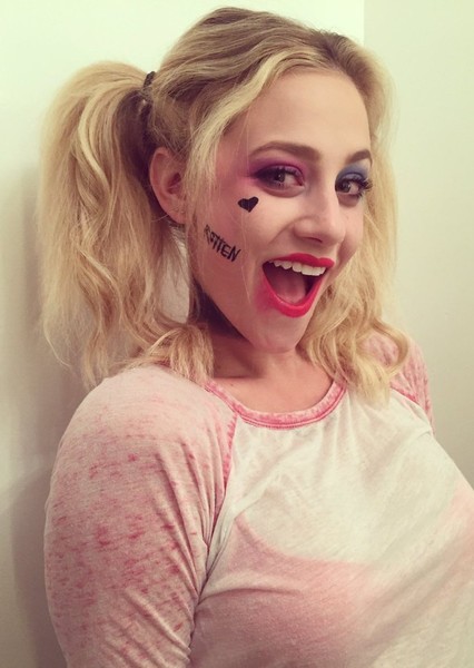Lili Reinhart photo