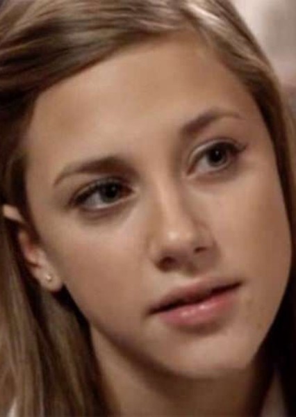 Lili Reinhart photo