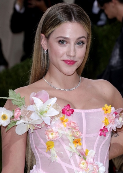 Lili Reinhart