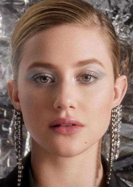 Lili Reinhart photo