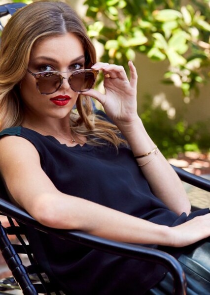Lili Simmons photo