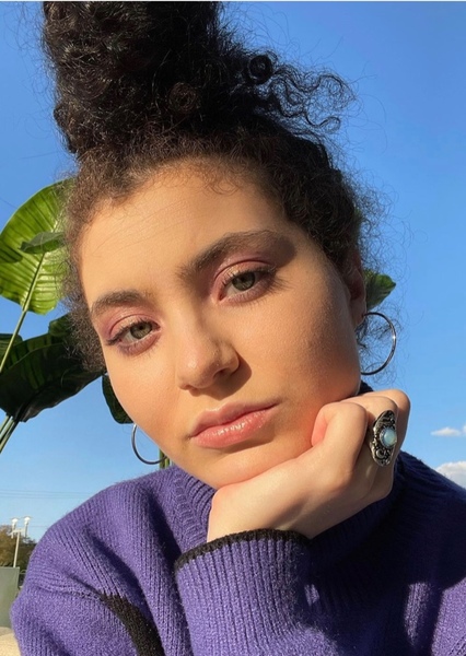 Lilla Crawford photo
