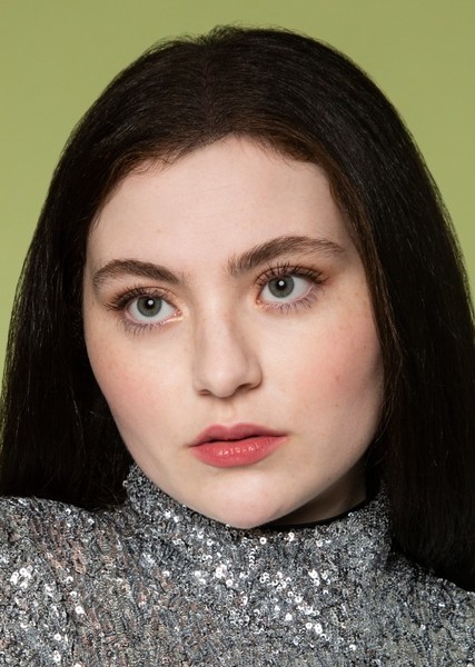 Lilla Crawford photo