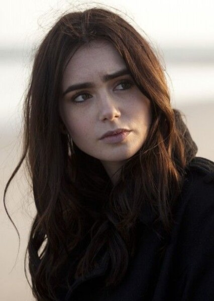 Lilly Collins