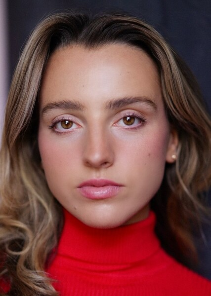 Lily Barrett photo
