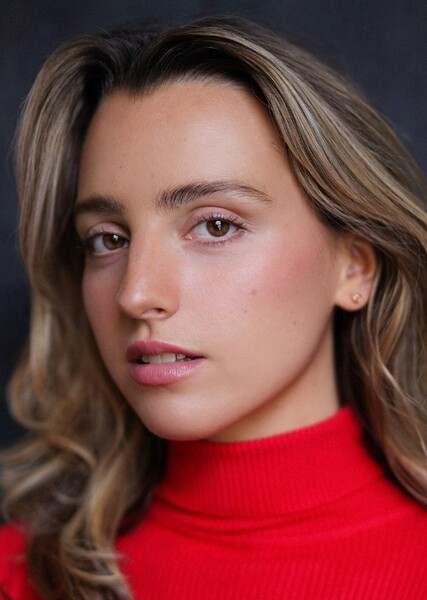 Lily Barrett photo