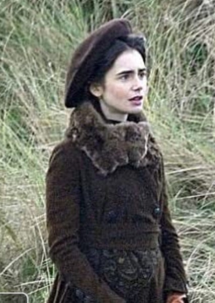 Lily Collins photo