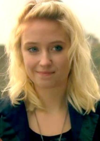 Lily Loveless photo