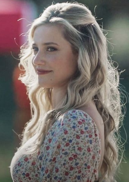 Lily Reinhart photo