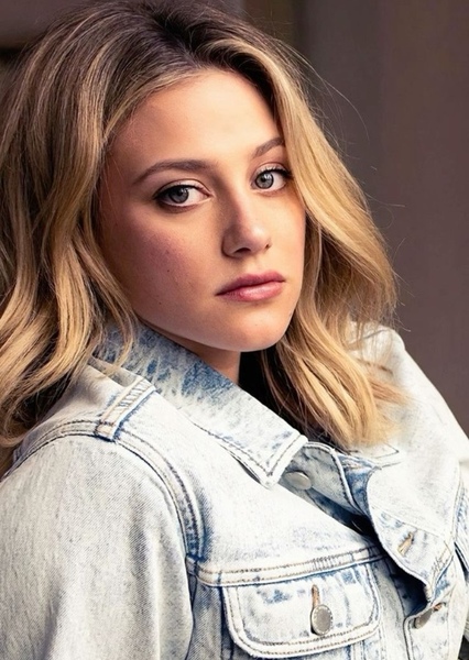 Lily Reinhart photo