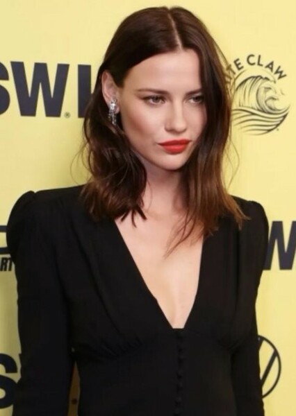 Lily Sullivan photo