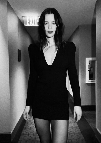 Lily Sullivan photo