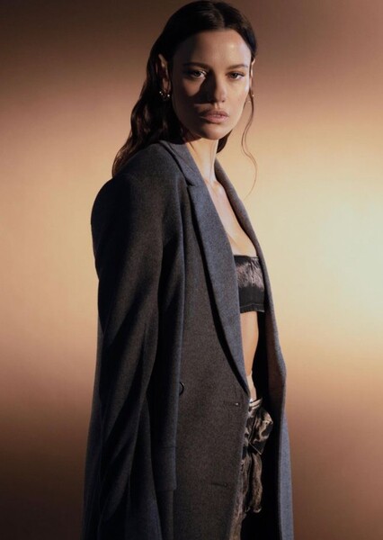 Lily Sullivan photo