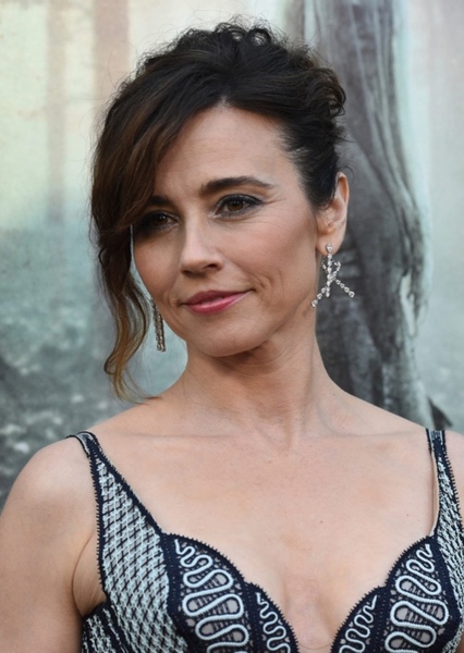 Linda Cardellini photo
