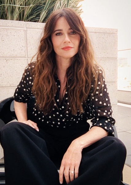 Linda Cardellini photo