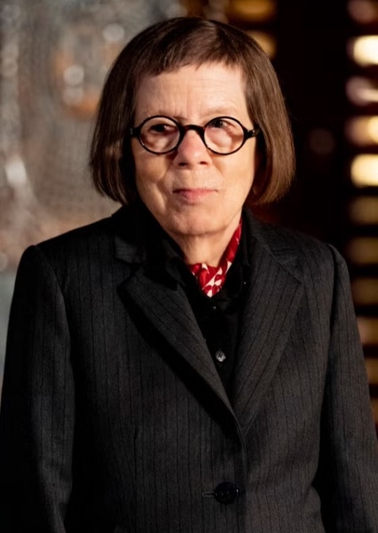 Linda Hunt photo
