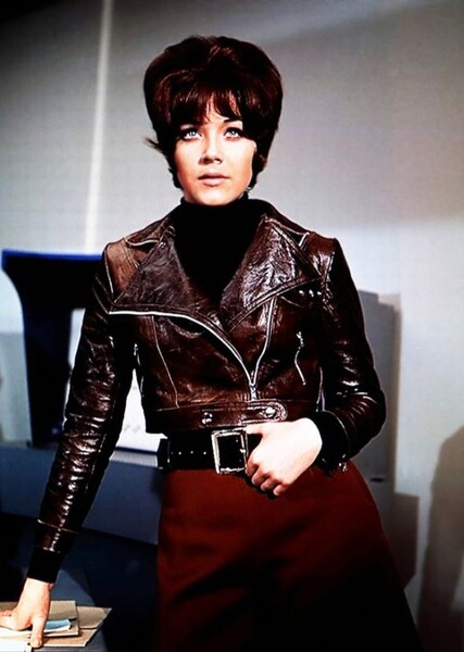 Linda Thorson photo