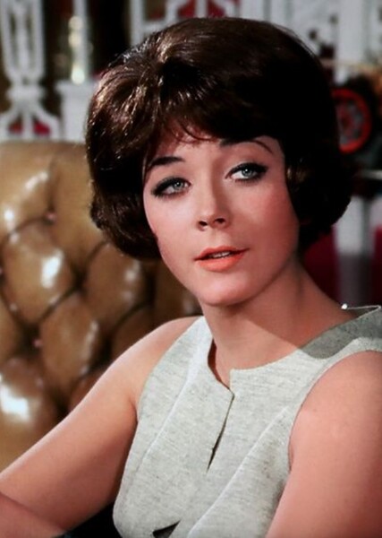 Linda Thorson photo