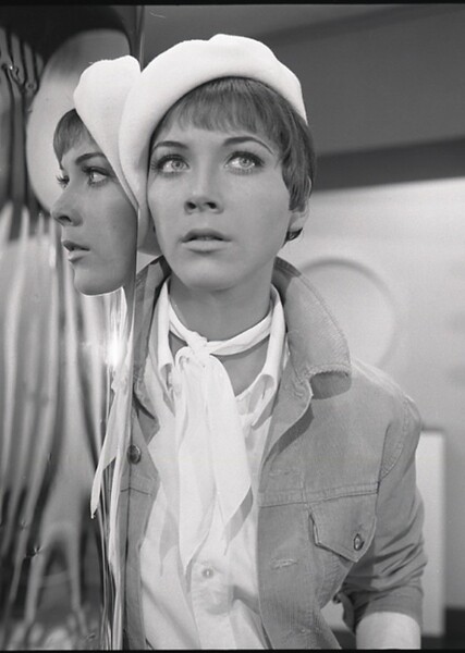Linda Thorson photo