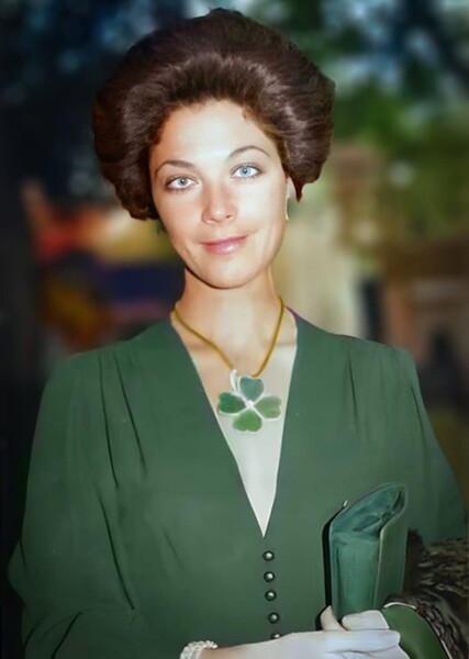 Linda Thorson photo