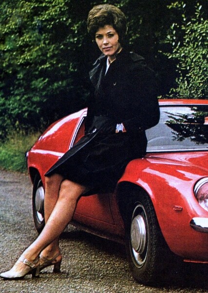 Linda Thorson photo