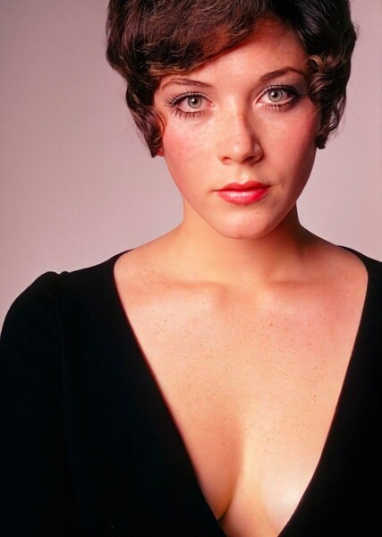 Linda Thorson photo