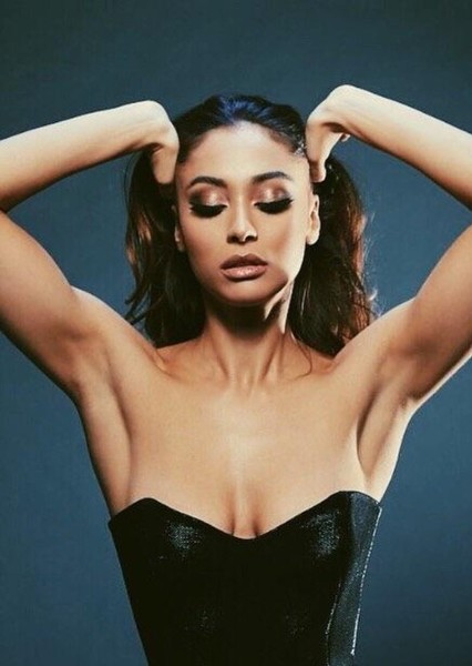 Lindsey Morgan photo