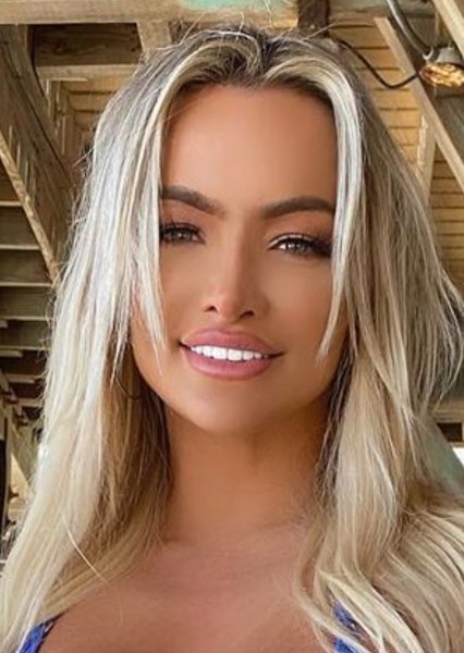 Lindsey Pelas photo