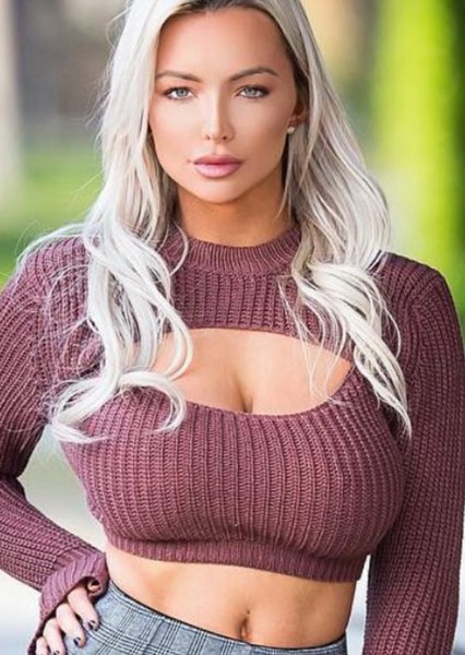 Lindsey Pelas photo