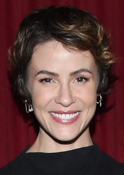 Linsey Godfrey photo