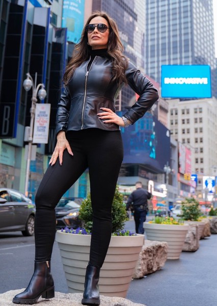 Lisa Ann photo