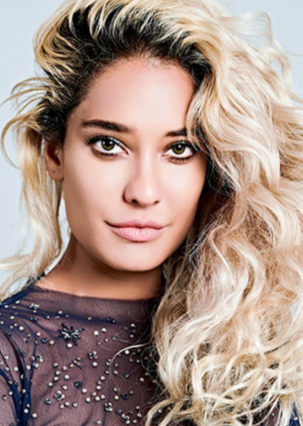Lisa Haydon photo