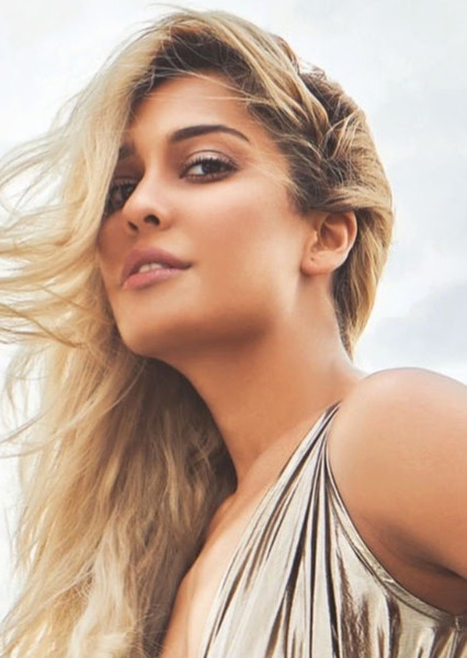 Lisa Haydon photo