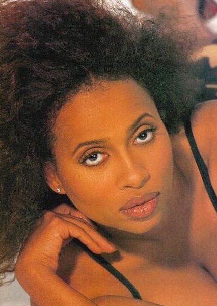 Lisa Nicole Carson