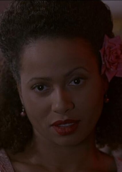 Lisa Nicole Carson photo